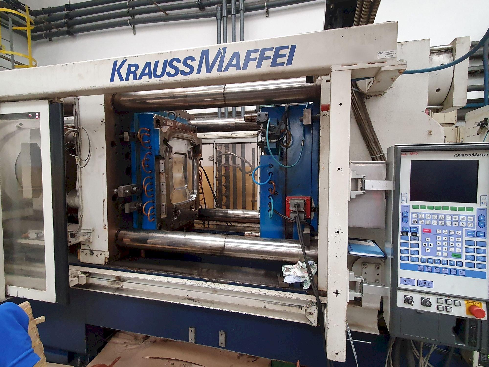 Front view of Krauss Maffei 800-4350 BM (1996)  machine