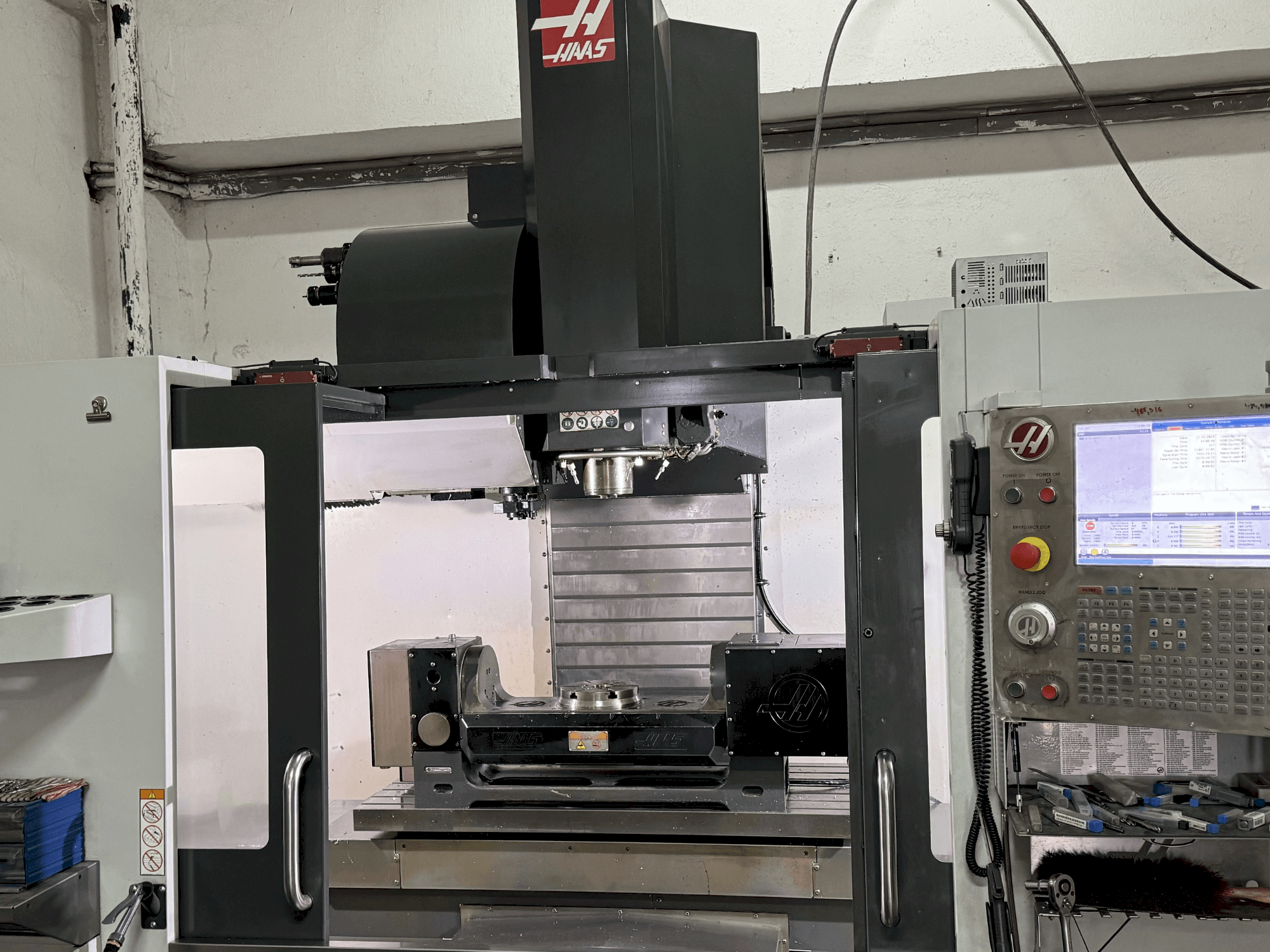 Front view of HAAS VF-5/40TR  machine