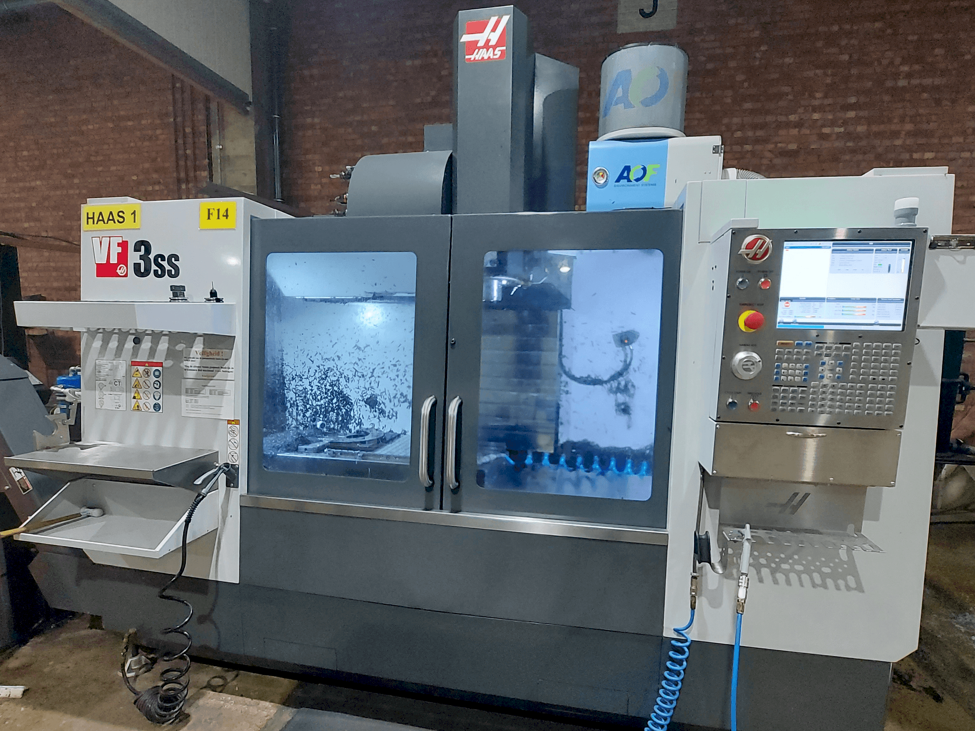 Front view of HAAS VF-3SS  machine