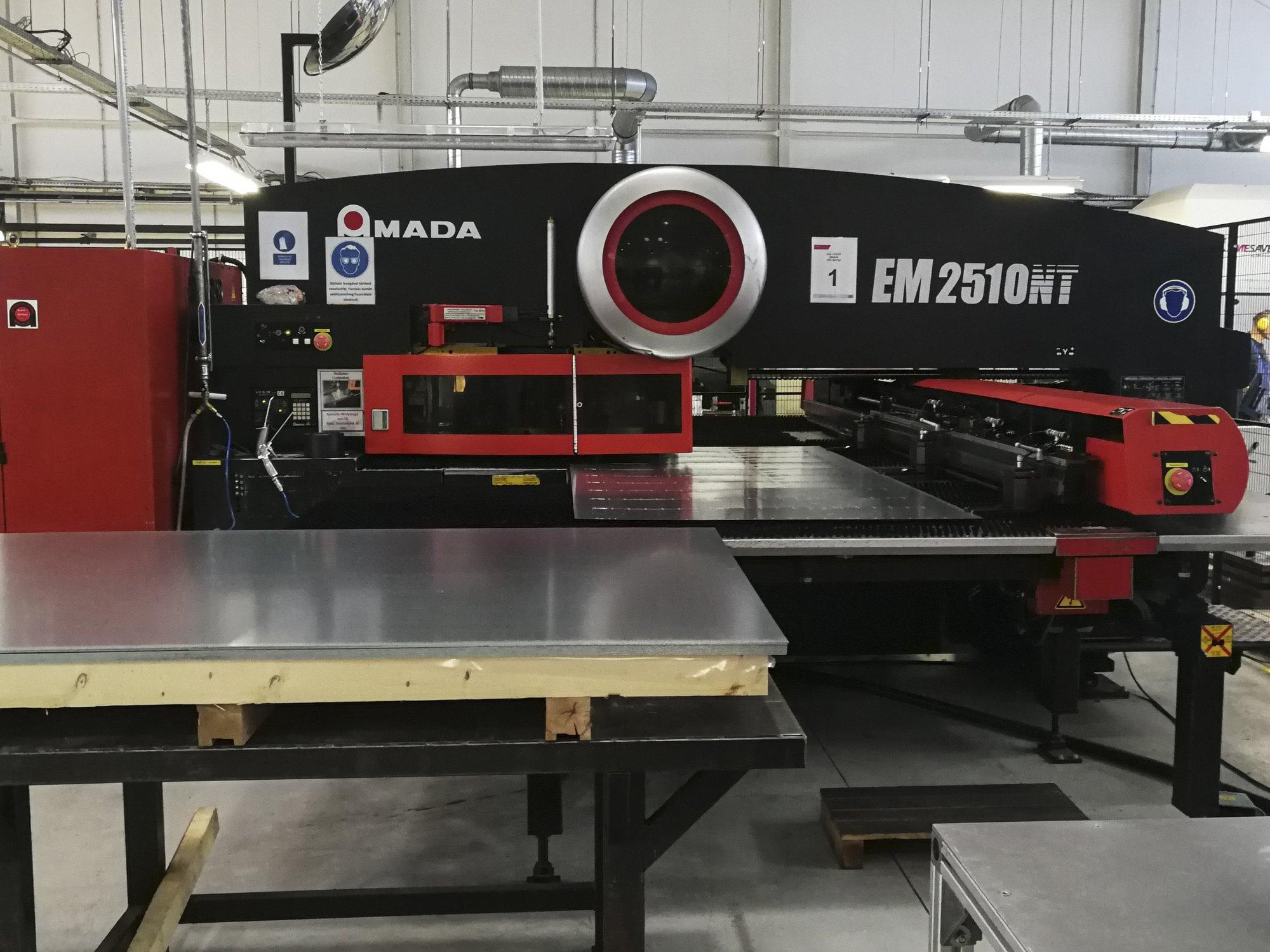 Front view of AMADA EM2510NT Machine